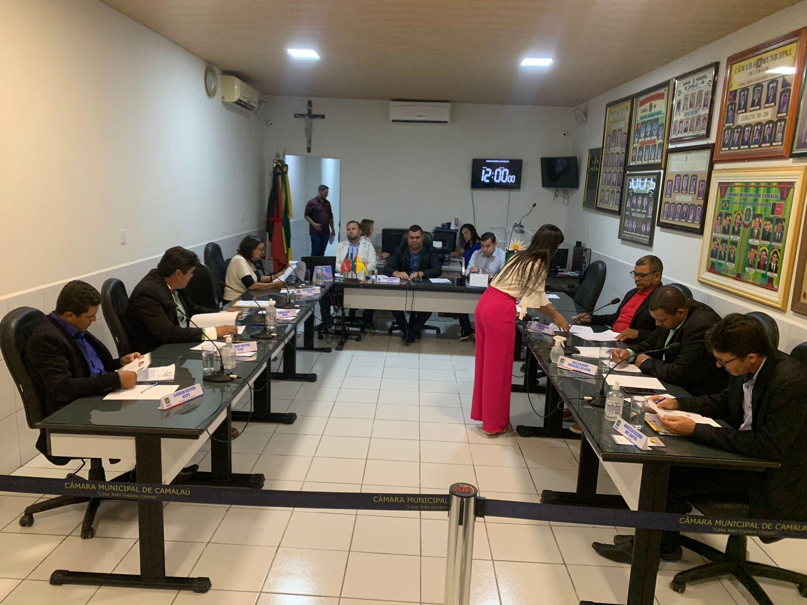 Na última sexta-feira (10), os vereadores da Câmara Municipal de Camalaú, estiveram reunidos em mais uma sessão extraordinária.