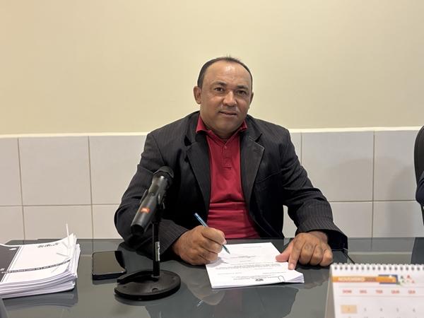 Câmara Municipal de Camalaú aprova uma série de requerimentos voltados à infraestrutura, bem-estar animal, agricultura e valorização profissional