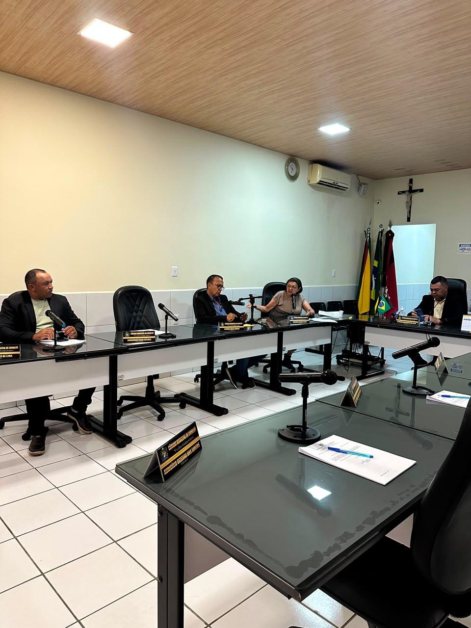 Falta de quórum adia votação na Câmara de Camalaú e população cobra ausência de vereadores Falta de quórum adia votação na Câmara de Camalaú e população cobra ausência de vereadores